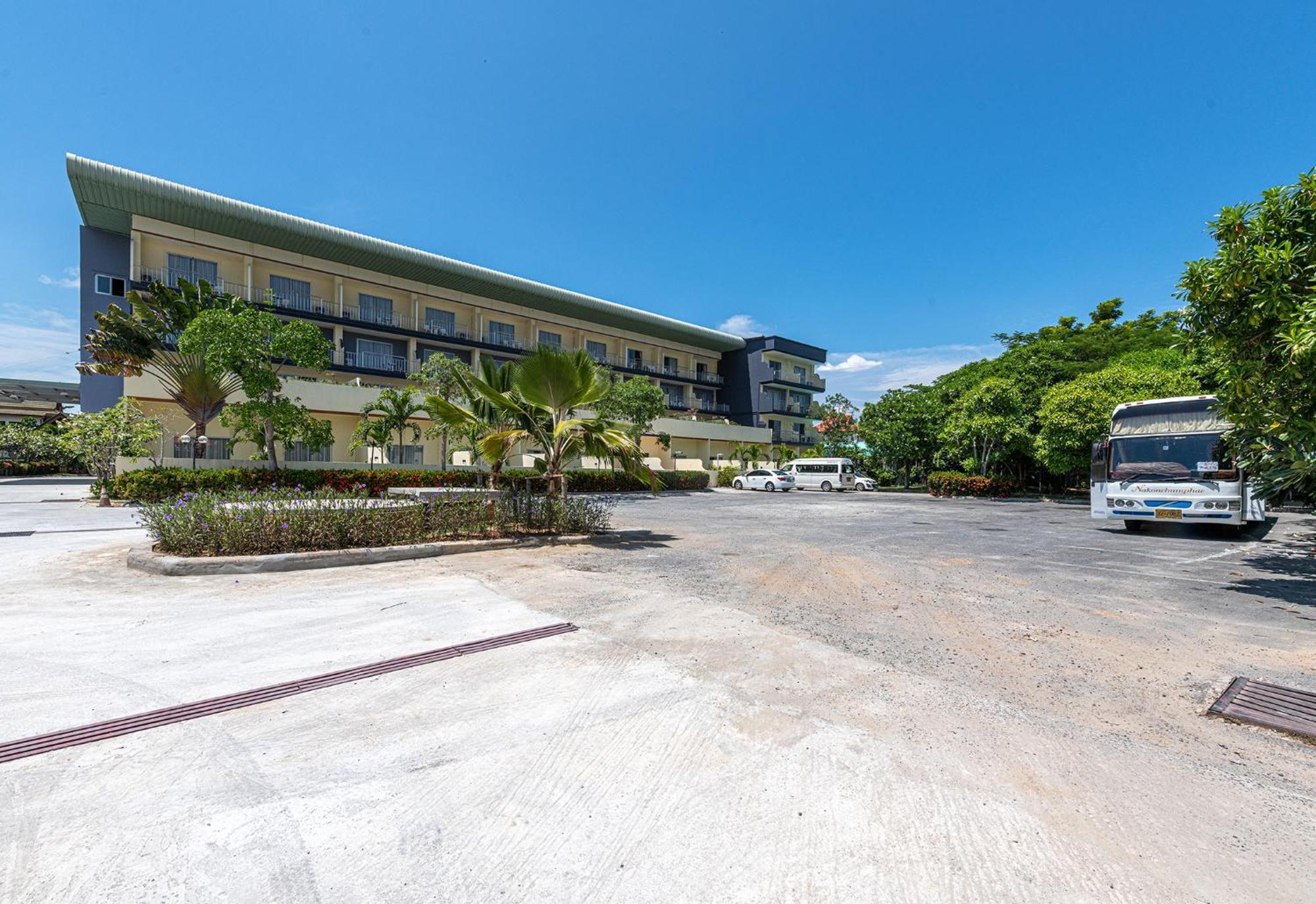 Blue Beach Grand Resort And Spa In Chalong Phuket By Dayuu Ban Saiyuan Exterior photo